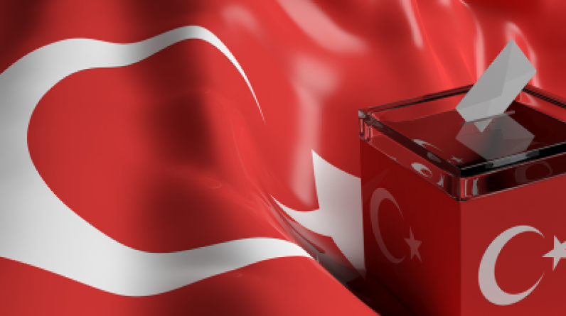 الأتراك يتوجهون إلى صناديق الاقتراع في انتخابات مصيرية